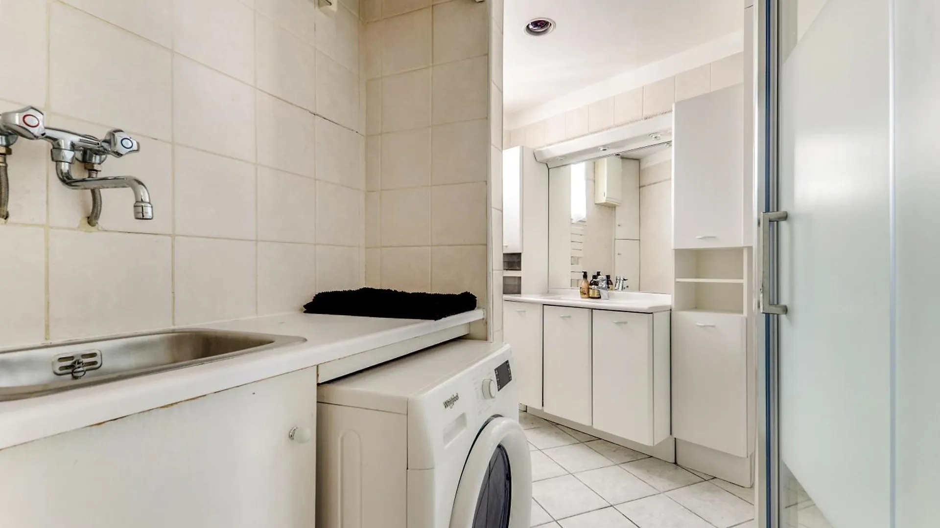 Daire Central Appartement Avec Balcon Paris