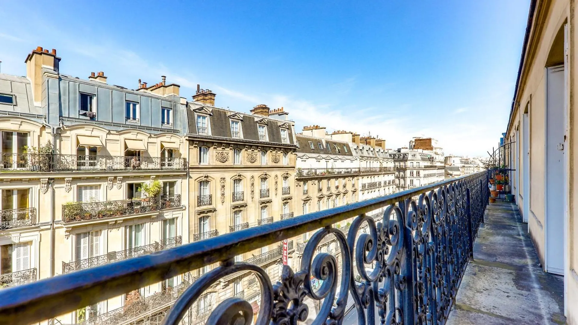 Central Appartement Avec Balcon Paris Daire