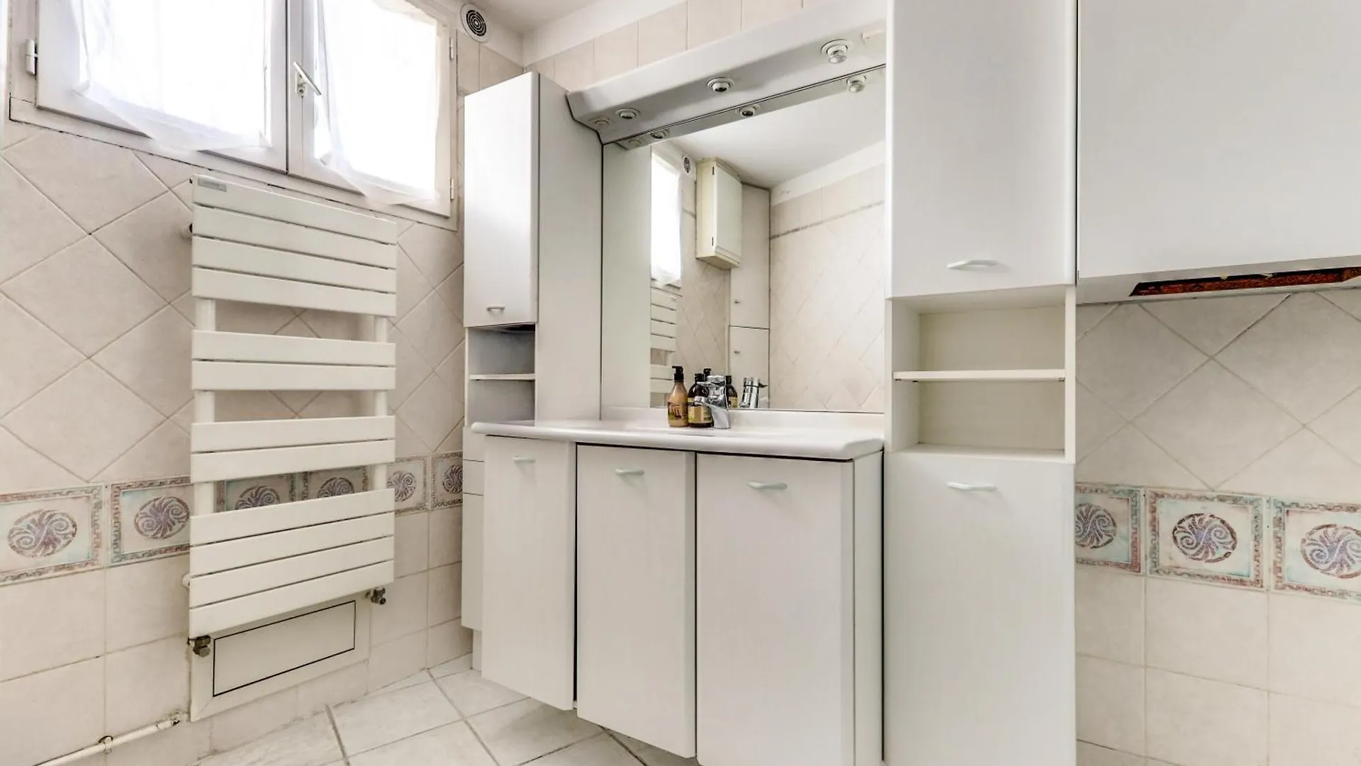 Central Appartement Avec Balcon Paris