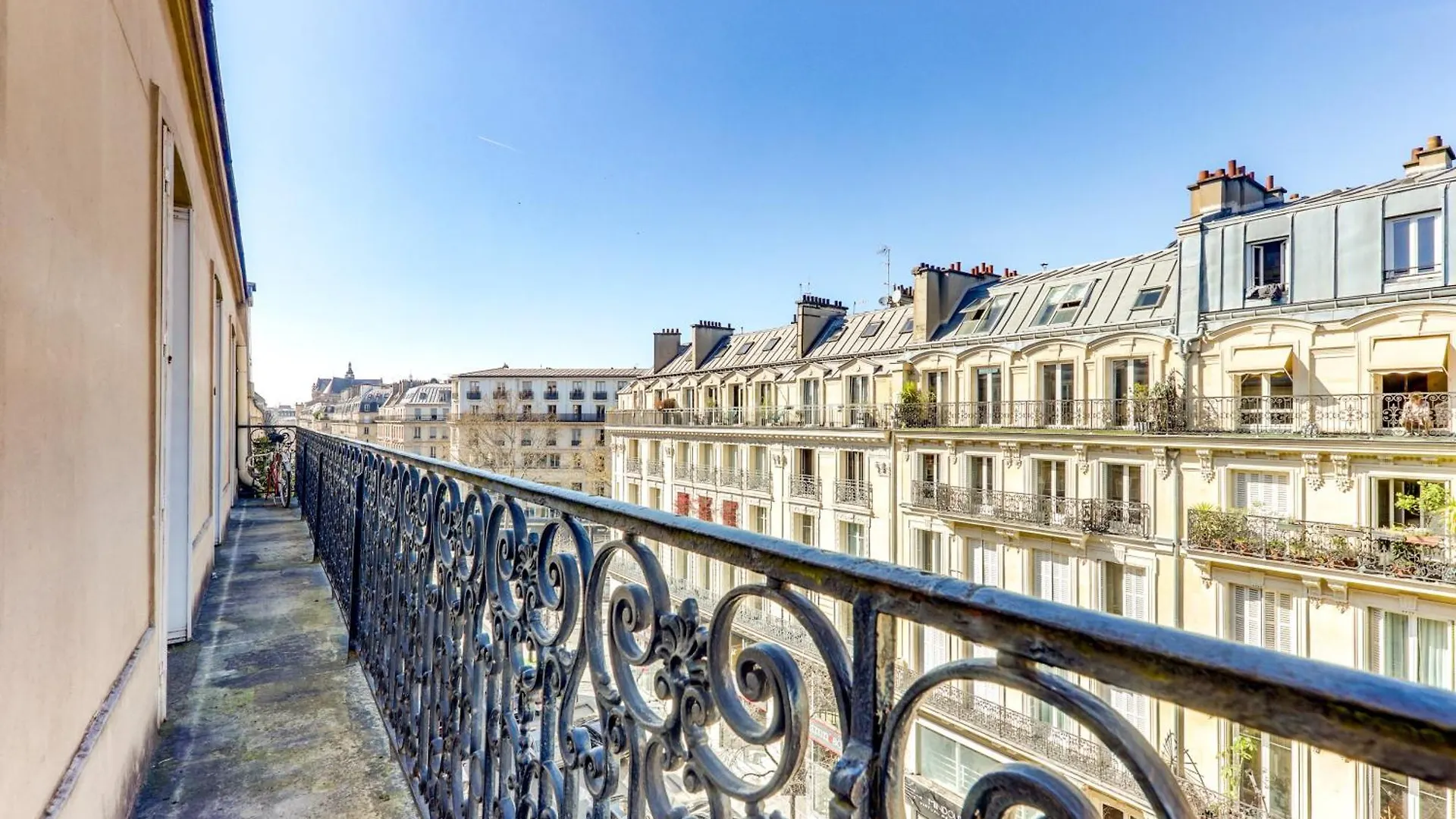 Central Appartement Avec Balcon Paris